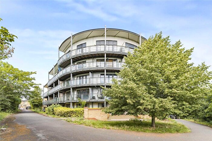 2 Bedroom Flat For Sale In Fieldfare Lane, Greenhithe, Kent, DA9