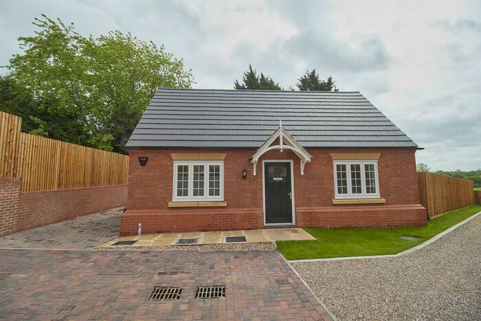 3 Bedroom Detached Bungalow To Rent In St. Marys Gardens, Barwell, Leicester, LE9