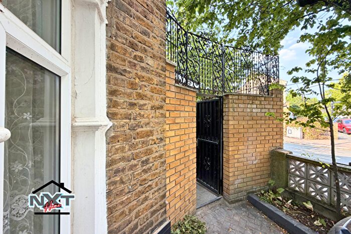 Studio To Rent In Sedgwick Road, London, E10