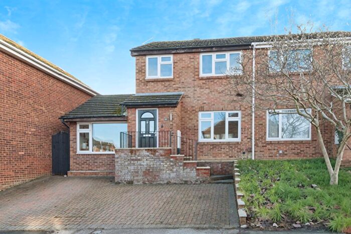 3 Bedroom Semi-Detached House For Sale In Lagonda Close, Newport Pagnell, MK16