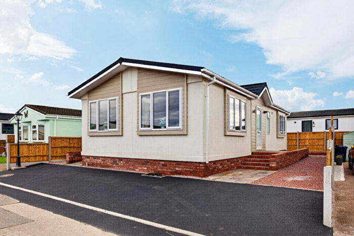 2 Bedroom Park Home For Sale In Fayre Oaks Home Park, Kings Acre, Hereford, HR4