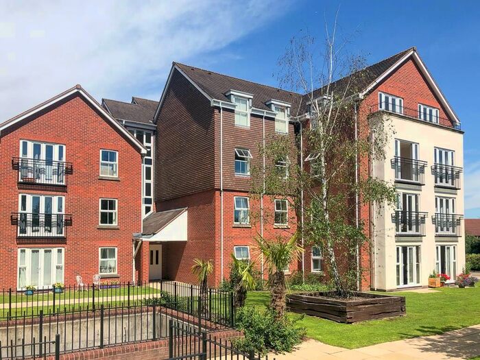 2 Bedroom Flat To Rent In Birch Meadow Close, Warwick, CV34
