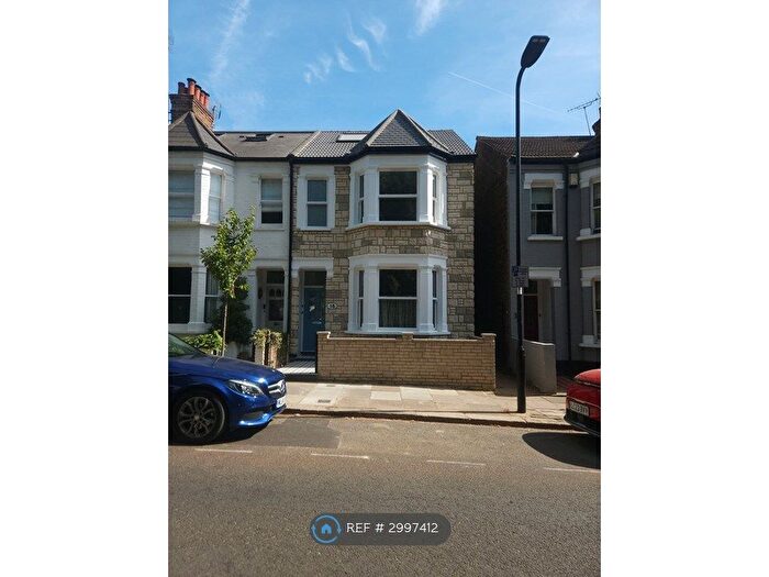 4 Bedroom Flat To Rent In Conolly Road, Hanwell, W7