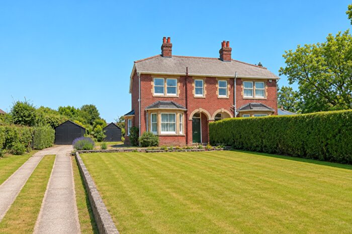 3 Bedroom Semi-Detached House For Sale In Mayles Lane, Wickham, PO17