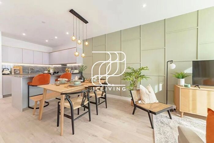 4 Bedroom Town House To Rent In Springpark Drive, London, N4