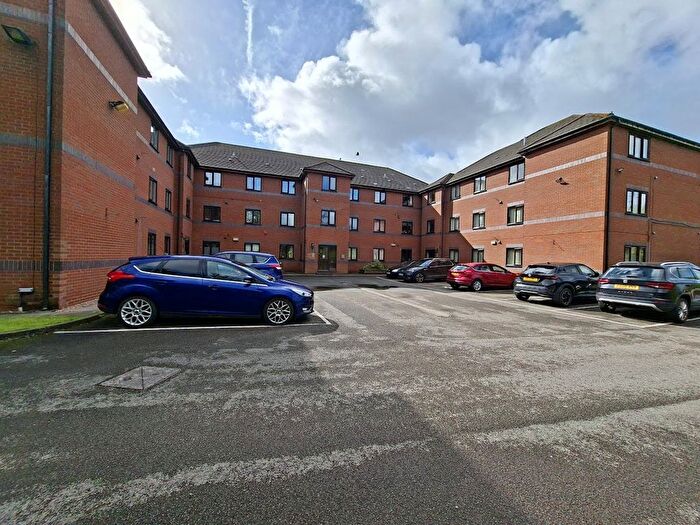 Town House To Rent In Flat, Glebedale Court, Stoke-On-Trent, ST4