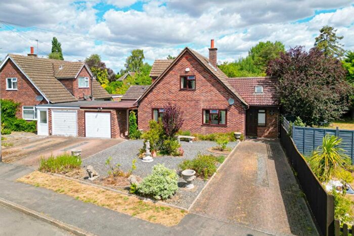 3 Bedroom Chalet For Sale In Hemingford Grey, Huntingdon, Cambridgeshire, PE28