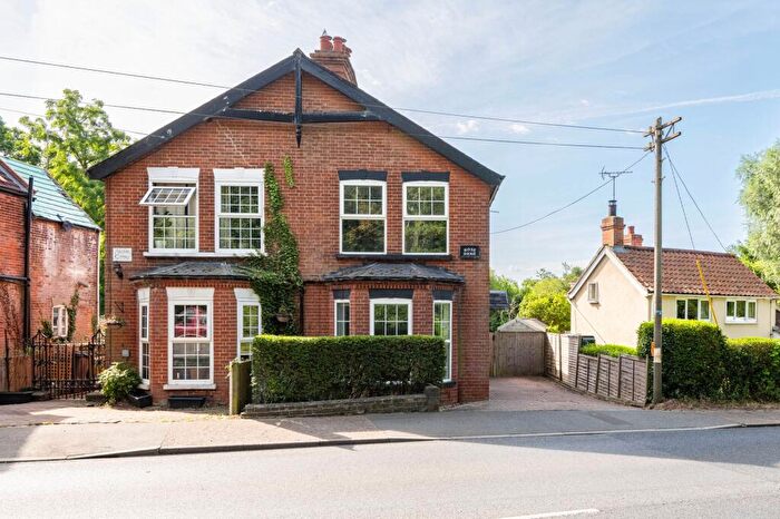 3 Bedroom Semi-Detached House For Sale In Beccles Road, Fritton, NR31