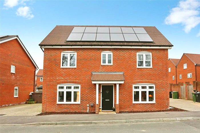 3 Bedroom Detached House For Sale In Ringlet Road, Curbridge, Southampton, Hampshire, SO30