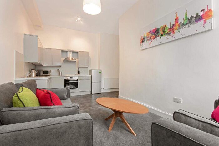 3 Bedroom Flat To Rent In Brougham Street, Edinburgh, EH3