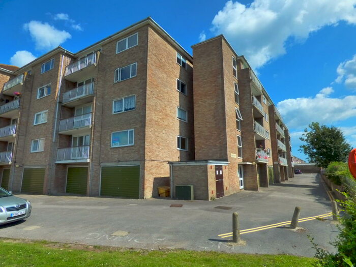 2 Bedroom Flat To Rent In Gale Moor Avenue, Gosport, PO12