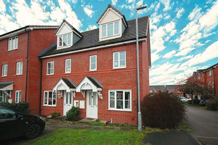 3 Bedroom Town House For Sale In Short Street, Dewsbury, WF12