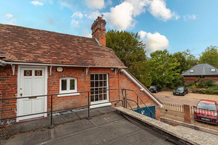 2 Bedroom Flat For Sale In High Street, Hartley Wintney, RG27