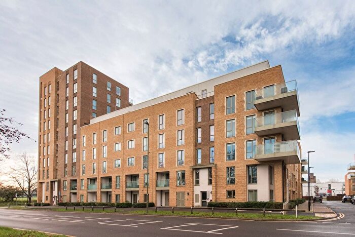 2 Bedroom Flat To Rent In Trobridge Parade, Edgware, London, NW9