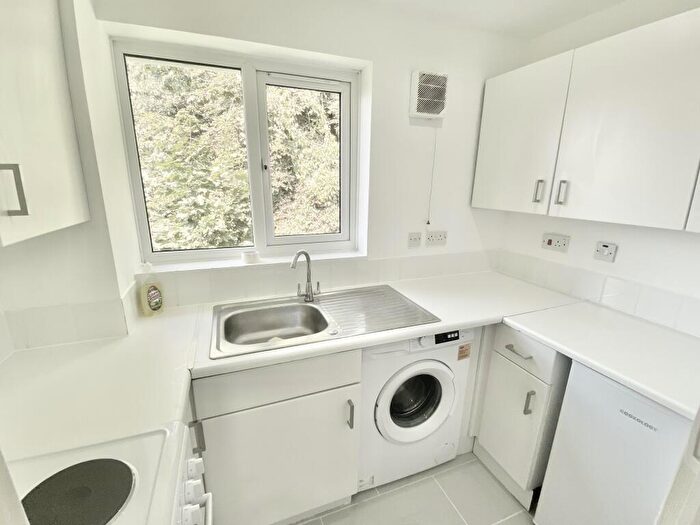 Flat To Rent In Rookley Court Linnet Way Purfleet, RM19