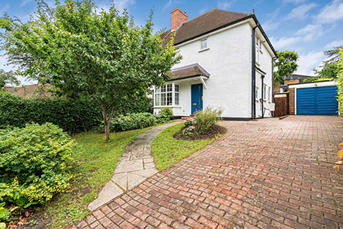 3 Bedroom Semi Detached House For Sale In Hedgeway, Guildford, GU2