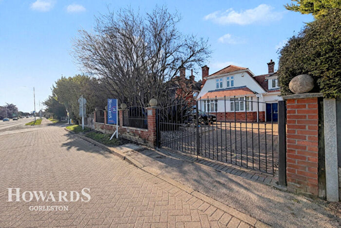 4 Bedroom Detached House For Sale In Lowestoft Road, Gorleston, NR31
