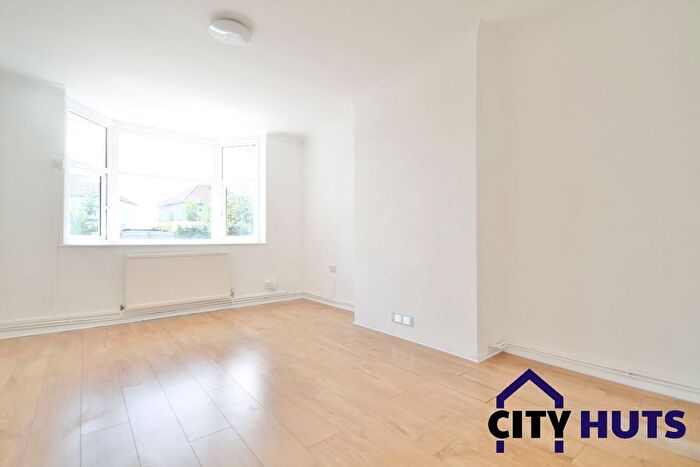 2 Bedroom Flat To Rent In Wickham Close, Enfield, EN3