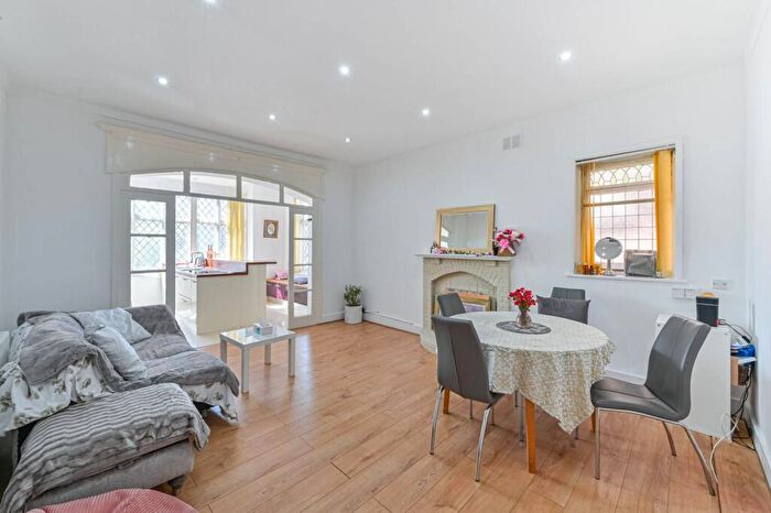 3 Bedroom Flat To Rent In Coombe Road, Croydon, CR0