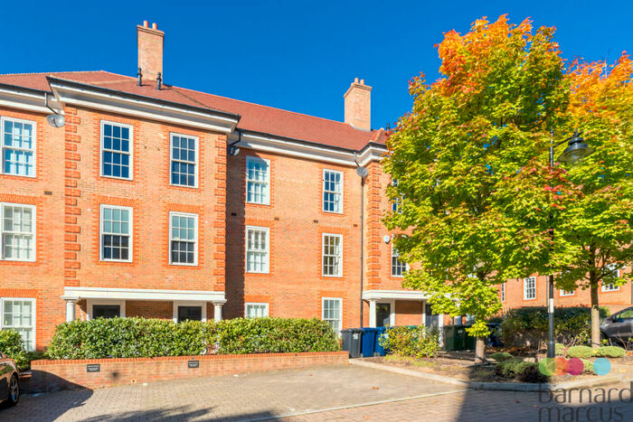 4 Bedroom Town House To Rent In Ashridge Close, London, N3