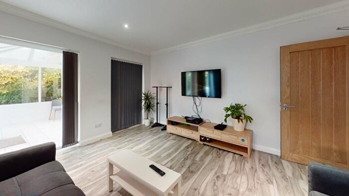 1 Bedroom Semi-Detached House To Rent In Fishponds Road, Bristol, BS16