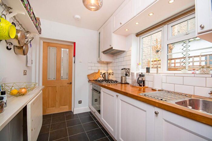 1 Bedroom End Of Terrace House To Rent In Hawks Road, Kingston, Kingston Upon Thames, KT1