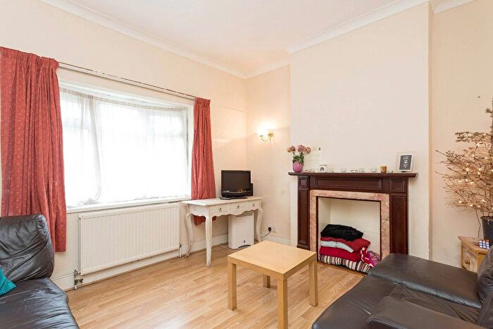 4 Bedroom Property To Rent In Carlwell Street, Tooting, London, SW17