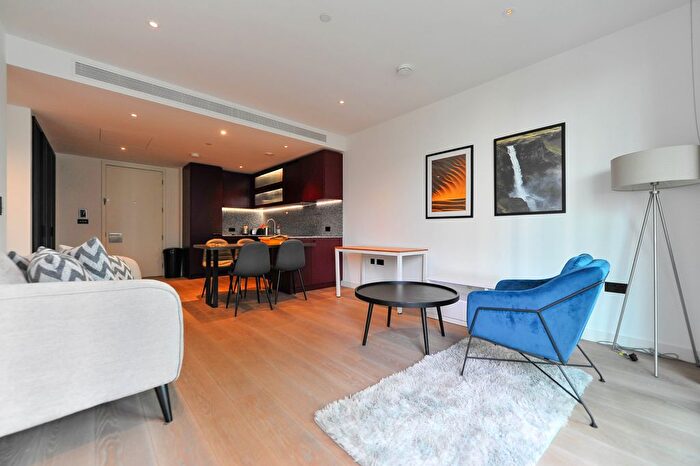 2 Bedroom Flat To Rent In Viaduct Gardens, London, SW11