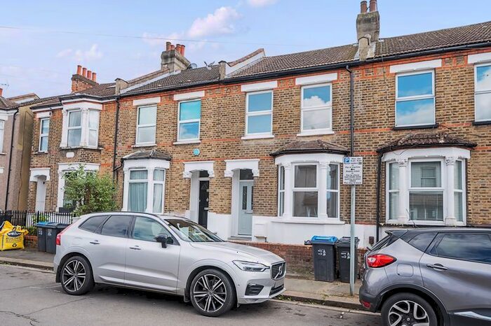 3 Bedroom Property To Rent In Edward Road, Coulsdon, CR5