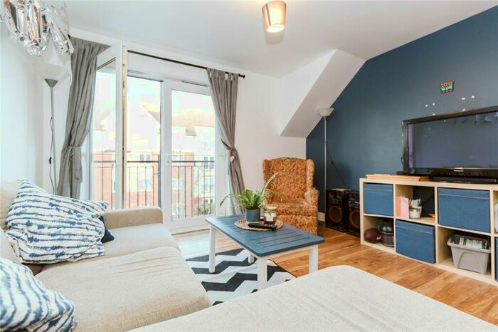 2 Bedroom Apartment To Rent In Hollybrook Park, Kingswood, Bristol, BS15