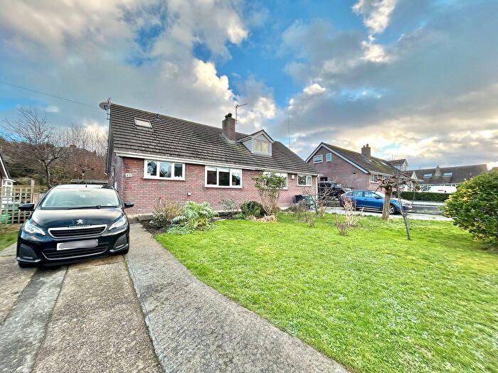 3 Bedroom Semi-detached Bungalow For Sale In Maes Dolfor, Llanfairfechan, LL33