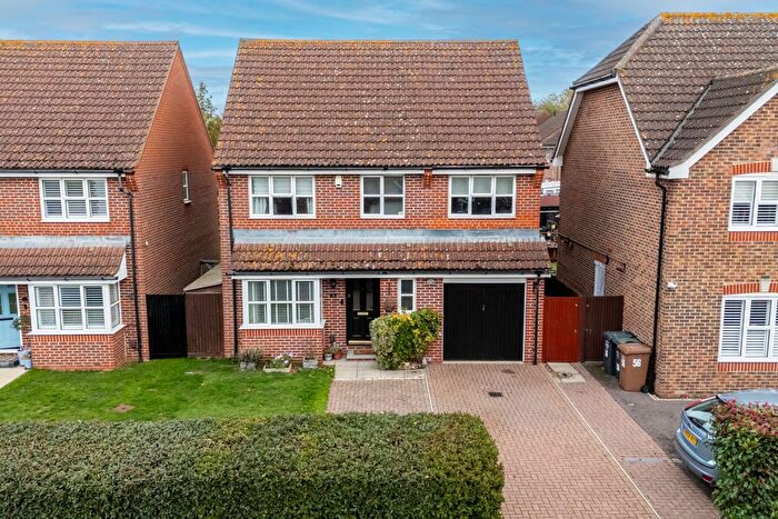 5 Bedroom Detached House For Sale In Darenth Park Avenue, Dartford, DA2