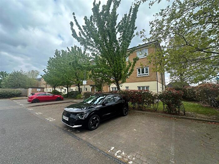 1 Bedroom Flat For Sale In Fuscia Court, Elvedon Court, Feltham, TW13