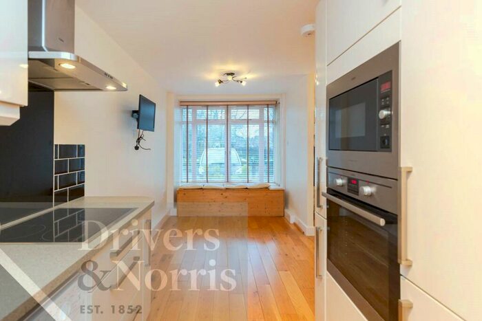 1 Bedroom Terraced House To Rent In Parkside Crescent, Islington, Holloway, London, N7