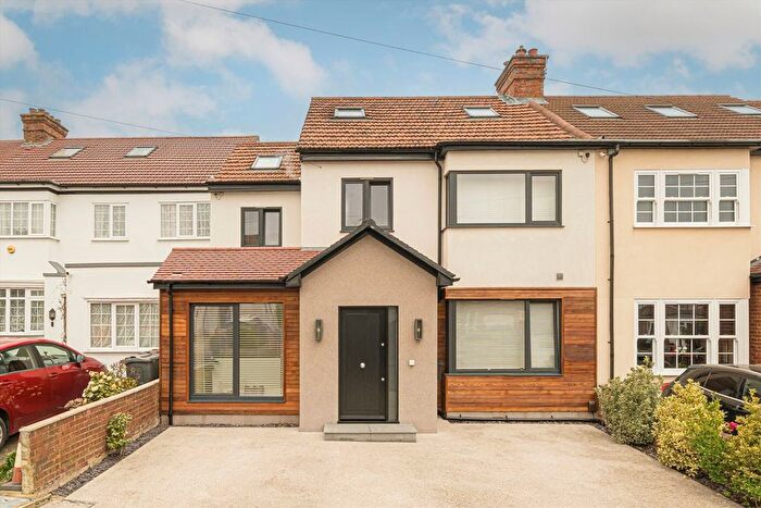 6 Bedroom Semi-Detached House For Sale In Harewood Road, Isleworth, TW7