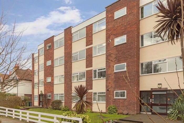 2 Bedroom Flat To Rent In Park Road, London, W4