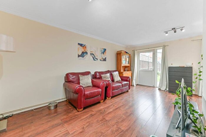 4 Bedroom End Of Terrace House For Sale In Southampton Gardens, Mitcham, CR4