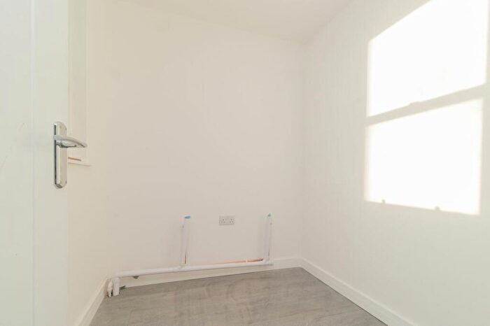 2 Bedroom Apartment To Rent In Buenos Ayres, Margate, CT9