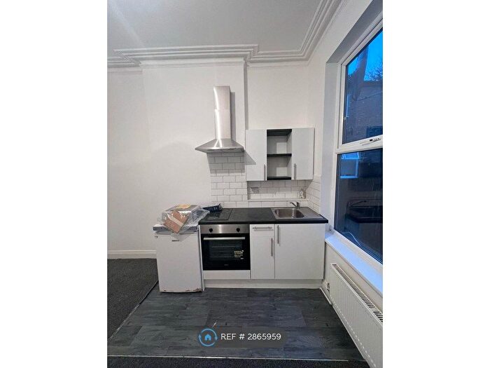 Studio To Rent In Station Road, London, NW4