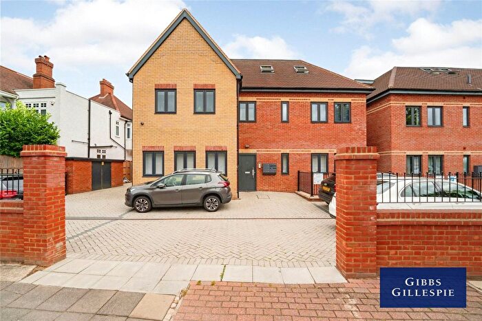 3 Bedroom Flat To Rent In Gunnersbury Avenue, London, W5