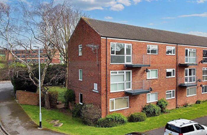 2 Bedroom Flat To Rent In Derwent Crescent, Arnold, Nottingham, NG5
