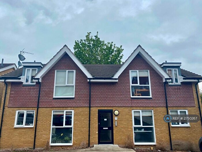 2 Bedroom Flat To Rent In Craufurd Rise, Maidenhead, SL6