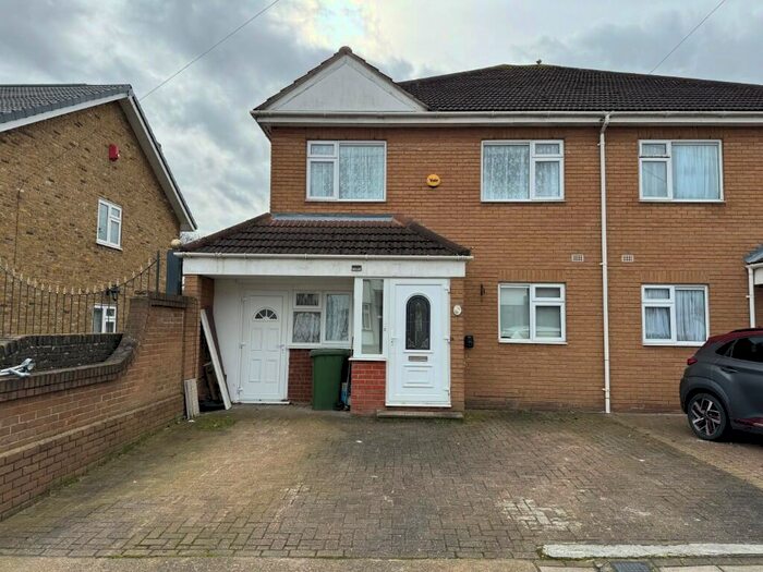 4 Bedroom Semi-Detached House To Rent In Marlborough Road, Romford, London, RM7