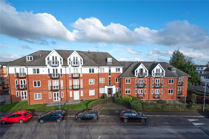 2 Bedroom Flat To Rent In Windsor Court, Park View Close, St. Albans, Hertfordshire, AL1