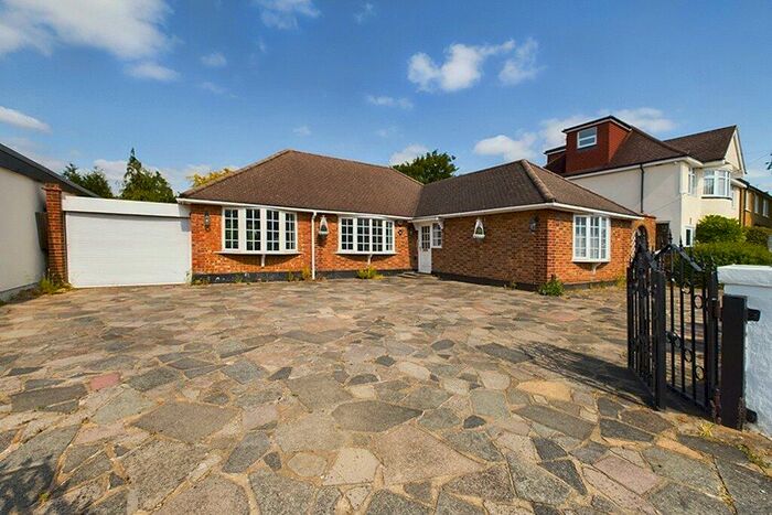 3 Bedroom Bungalow To Rent In Hardy Avenue, Ruislip, HA4