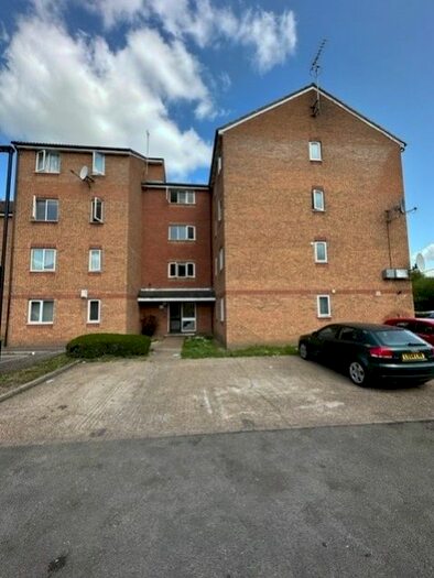 2 Bedroom Flat To Rent In Whitehead Close, Edmonton, London, N18