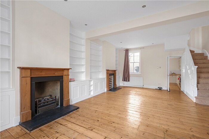 3 Bedroom Terraced House To Rent In Alma Grove, London, SE1