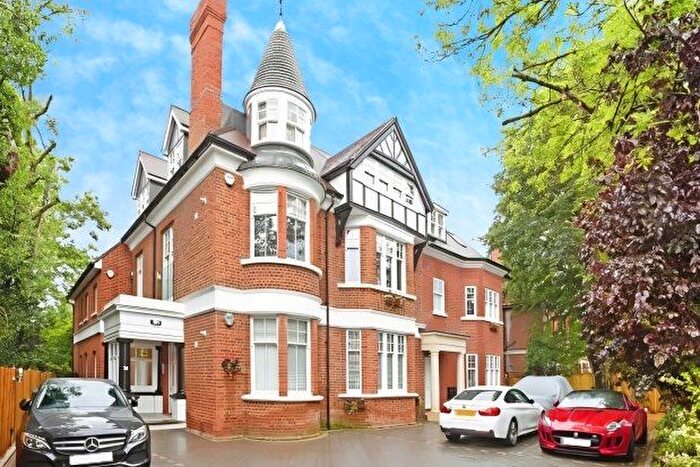 1 Bedroom Flat To Rent In Bridge Road, East Molesey, KT8