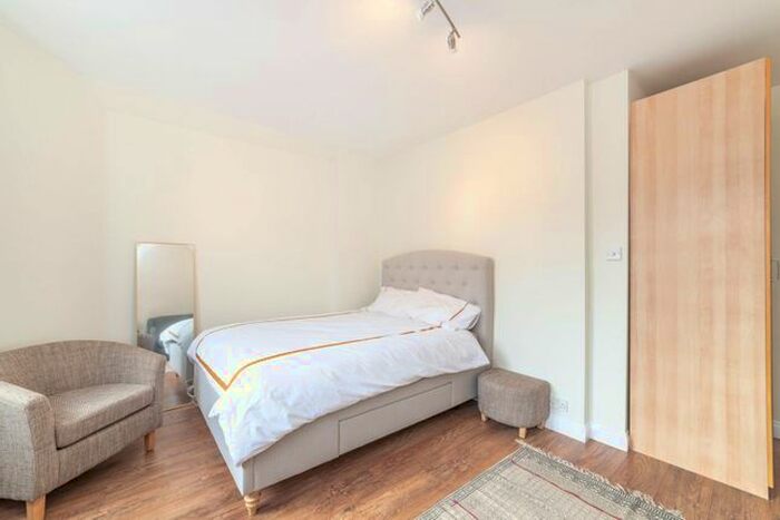 Studio To Rent In Frognal, Hampstead, London, NW3