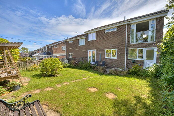 4 Bedroom Semi-Detached House For Sale In Dunnock Drive, Sunniside, NE16
